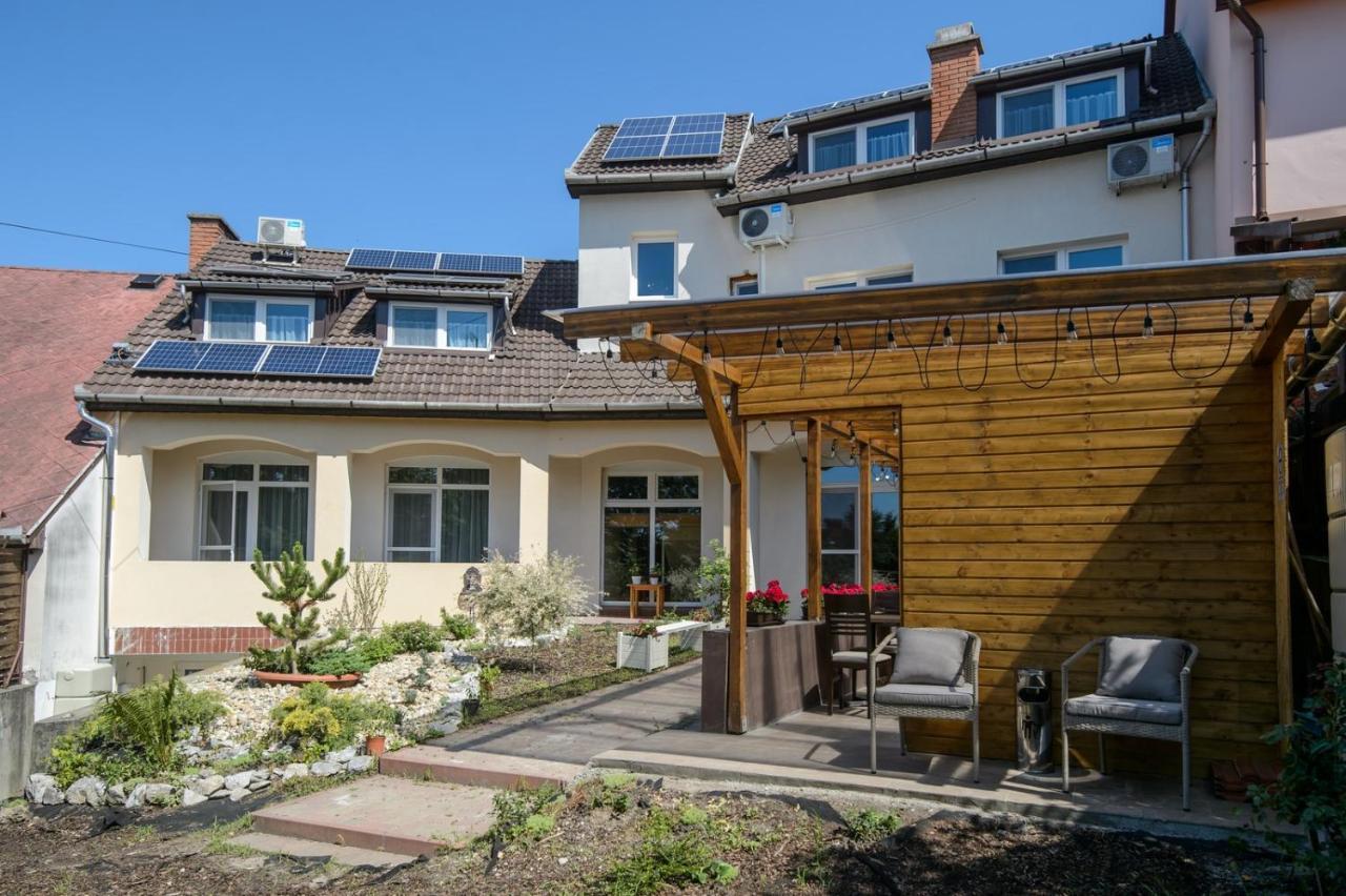 Illaberek Panzió Hotel Eger Exterior foto