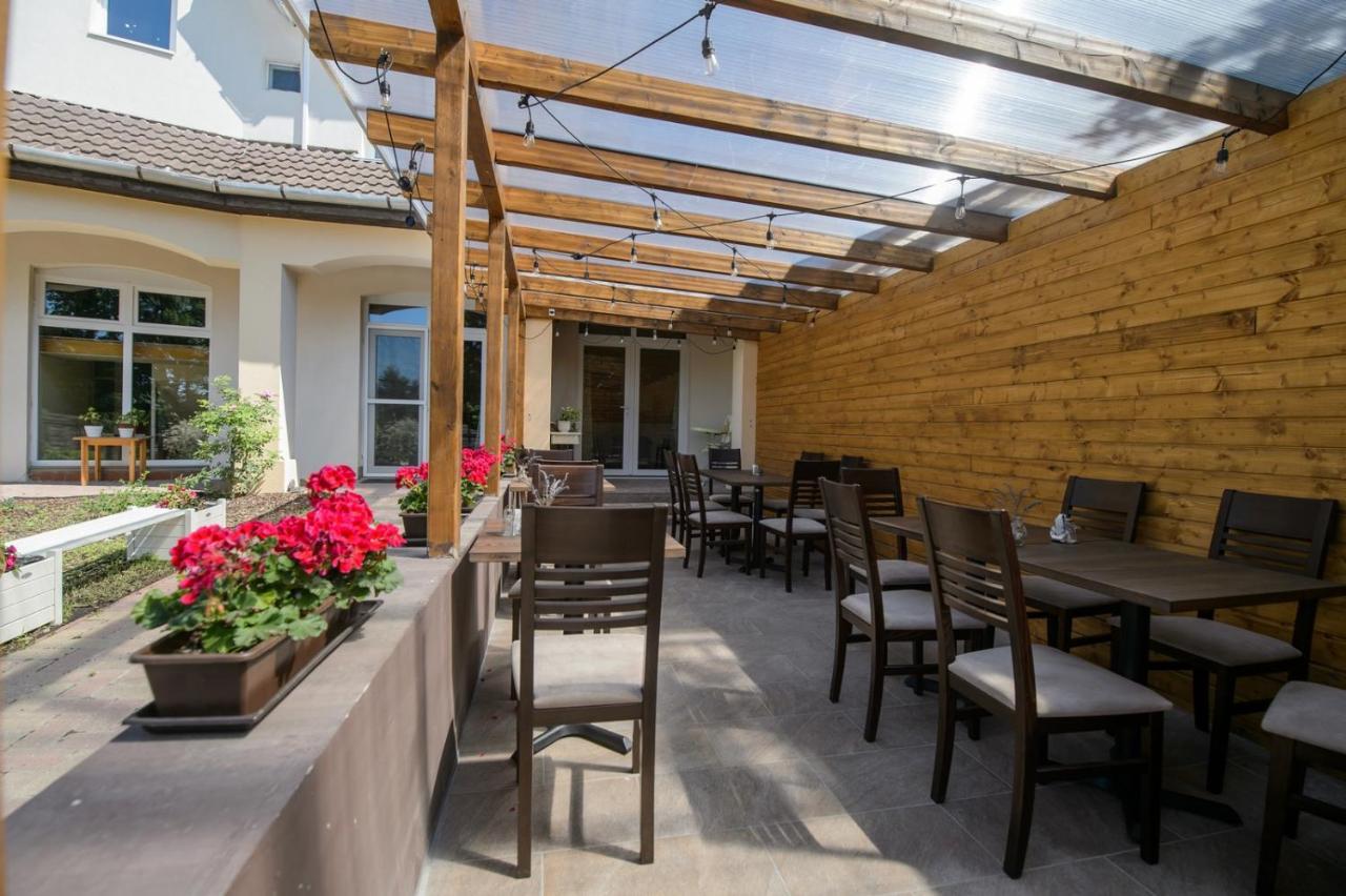 Illaberek Panzió Hotel Eger Exterior foto
