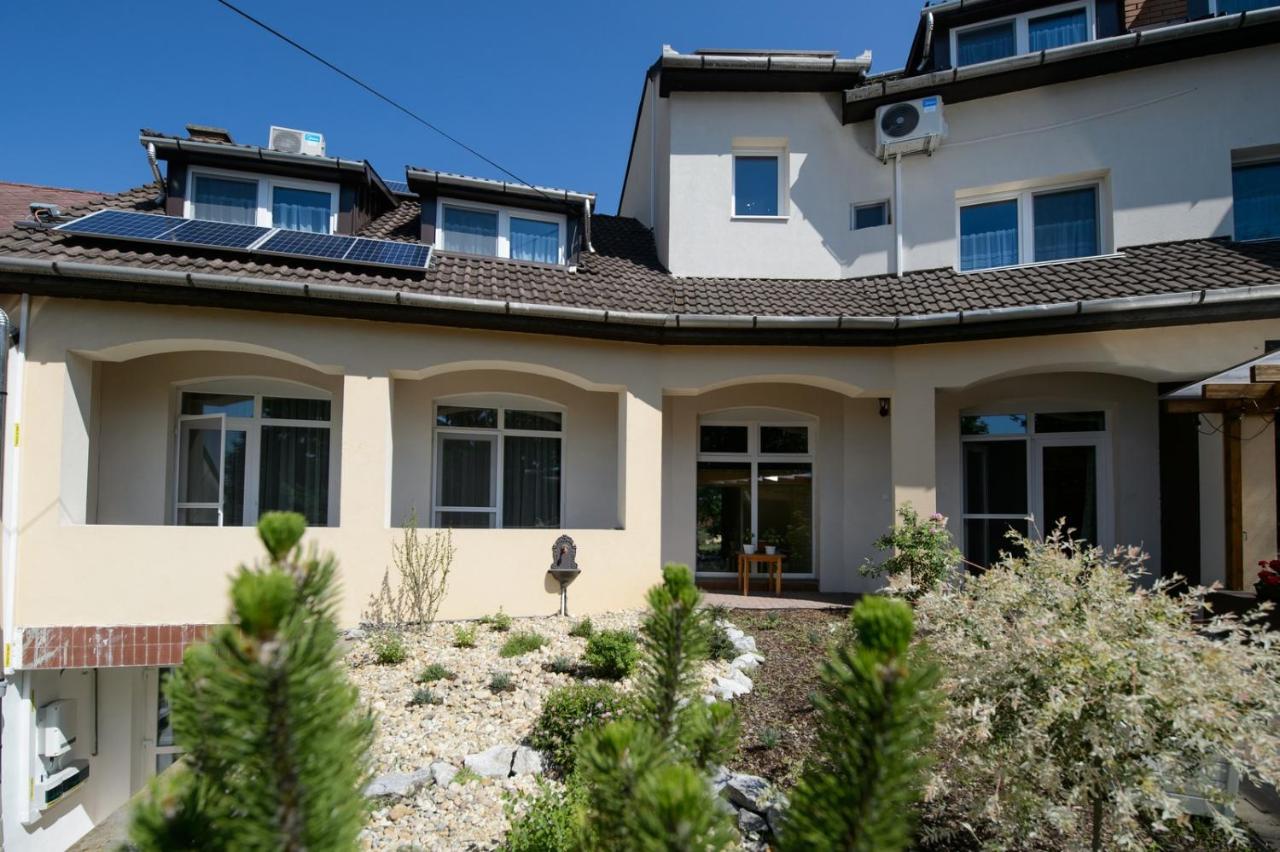 Illaberek Panzió Hotel Eger Exterior foto